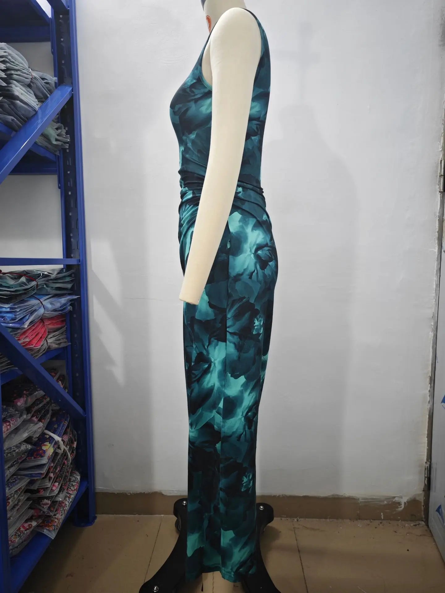 Women's 2024 Spring Summer New Fashionable Printed Round Neck Style Slimming Sleeveless Tight Dress With Split Bottom