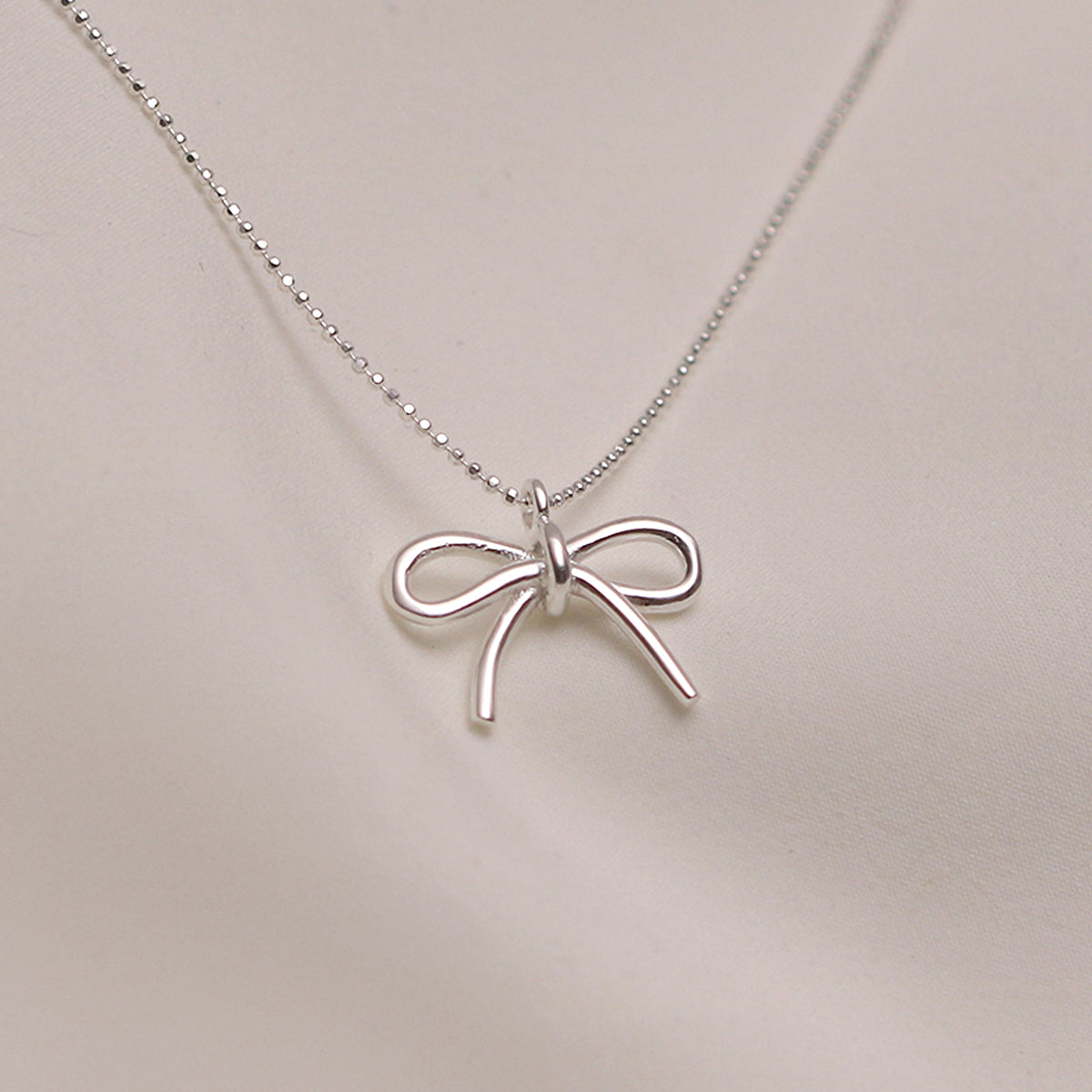 Bow pendant necklace-1