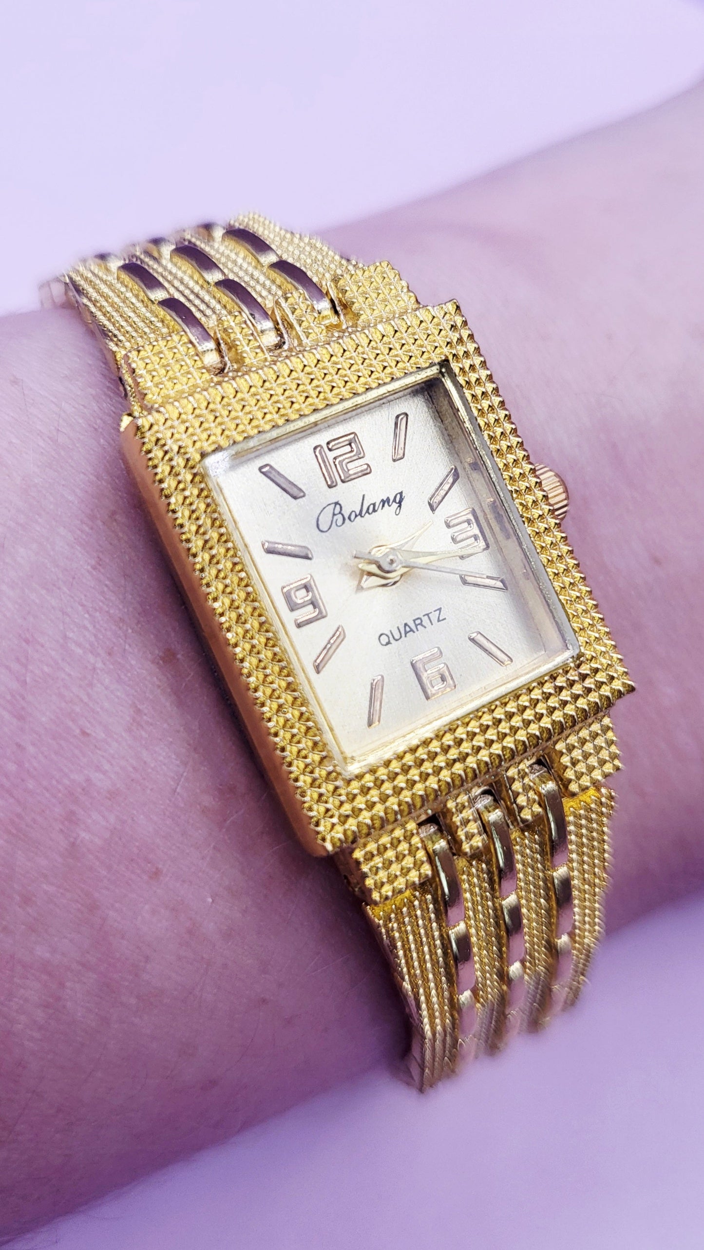 Signature Round Quartz Watch