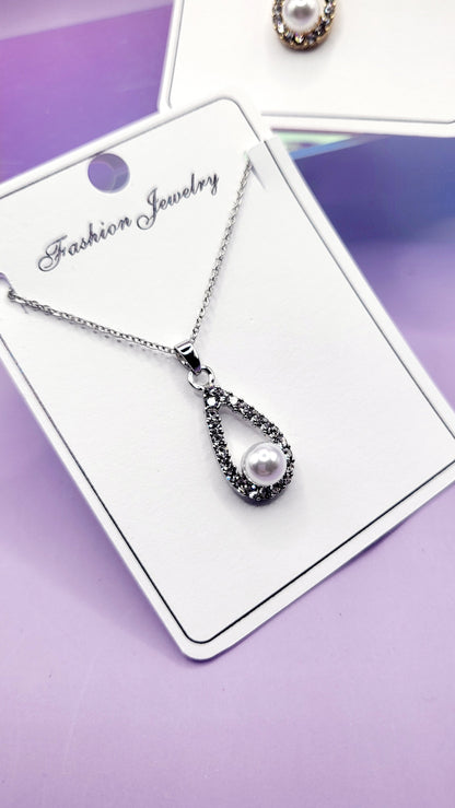 Oval Pearl Crystal Necklace